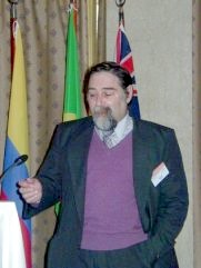 Foto de Carlos Neri durante su intervención.
