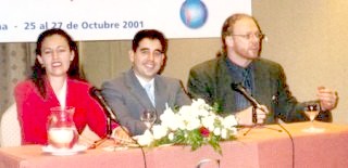 En la foto, Emmanuelle Gutiérrez, Rafael Romero y Charles McCathieNevile, en un momento del módulo sobre formación de autores y usuarios.