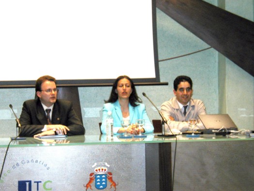 Foto de un momento de la clausura: De izquierda a derecha, Loïc Martínez Normand, Emmanuelle Gutiérrez y Restrepo, Rafael Romero.