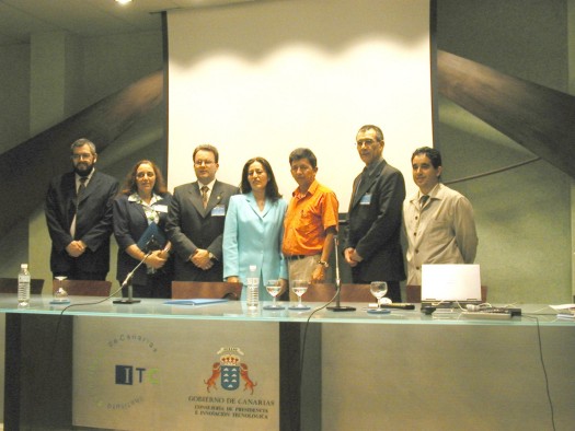 Foto al finalizar las VI Jornadas que incluye a los nuevos coordinadores de grupos de interés: De izquierda a derecha, Claudio Segovia (G1), Graciela Caplan (G2), Loïc Martínez Normand (Presidente de la Fundación Sidar), Emmanuelle Gutiérrez y Restrepo ( Vicepresidenta y Coordinadora General), Edgard Carmona (G4), Carlos Benavídez (G3), Rafael Romero (ACCESOWEB).