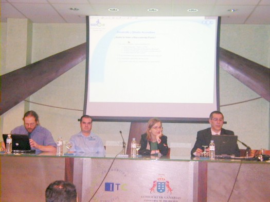Foto del módulo sobre desarrollo y diseño: De izquierda a derecha, Charles McCathieNevile, Fernando Sánchez, Eva Méndez y Carlos Benavídez.
