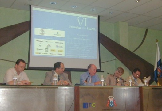 Foto durante el módulo 1: De izquierda a derecha, el intérprete de inglés contratado para ayudar a Mike Burks, Gabino Padrón, José Luis Pardos, Mike Burks y Jorge Fernandes.