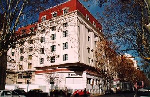 Frontal de la Facutad Regional de Buenos Aires de la Universidad Tecnológica Nacional, en Medrano 951.